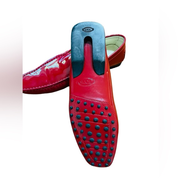 Tod’s Red Patent Leather Loafer Moccasin Driving Shoe Size 38 / 8 Shiny Low Heel - Picture 8 of 10